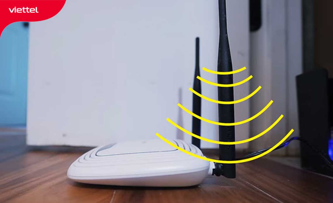 Anten được chỉnh vuông góc 90 độ sẽ giúp wifi hoạt động hiệu quả hơn.