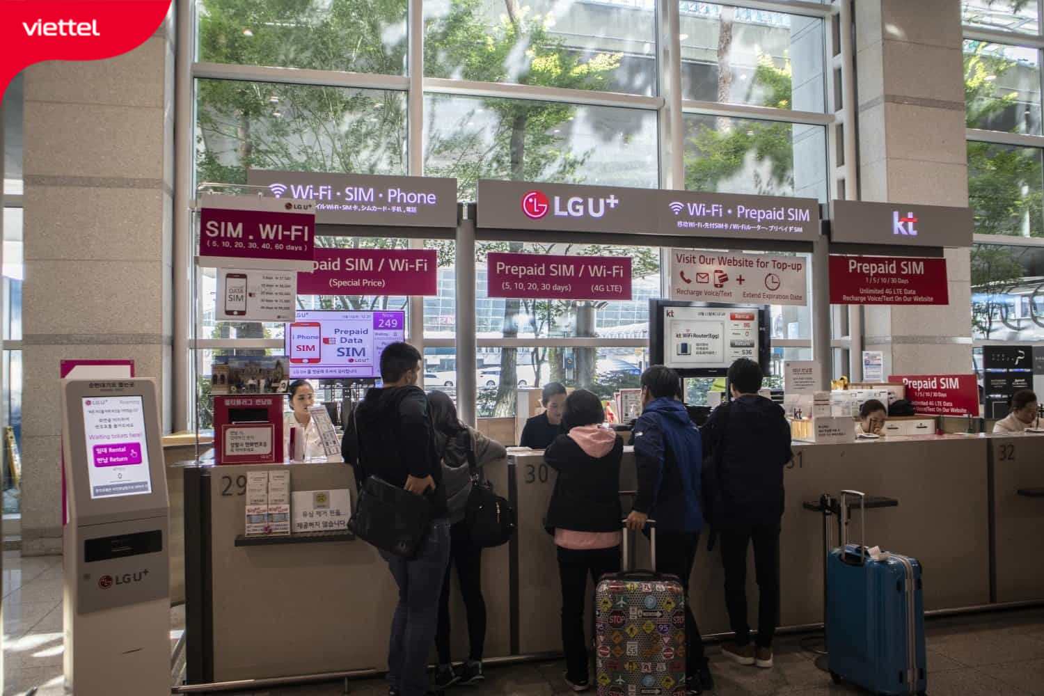mua SIM Hàn Quốc tại các quầy trong sân bay 